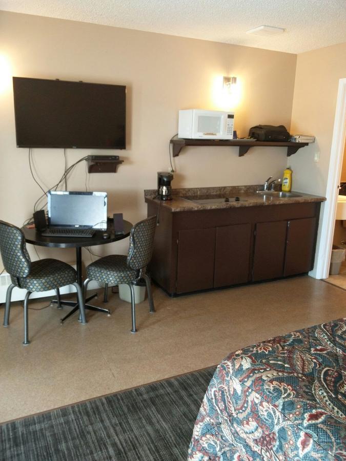 Alaskan Motel Fox Creek Экстерьер фото